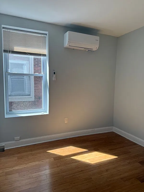 6 bed, 4.5 bath, 844 sqft, $1,800 — Photo 3