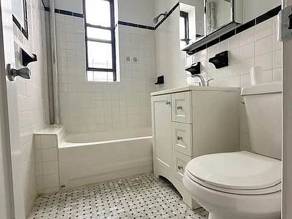 3rd image of 450 Suydam St #5