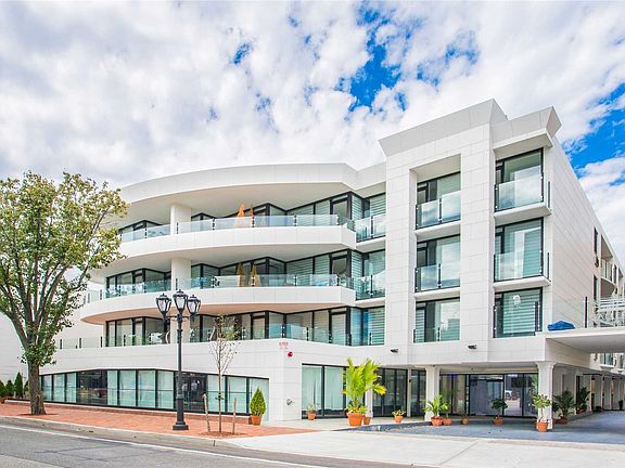 3rd image of 5 Grace Ave APT 4E