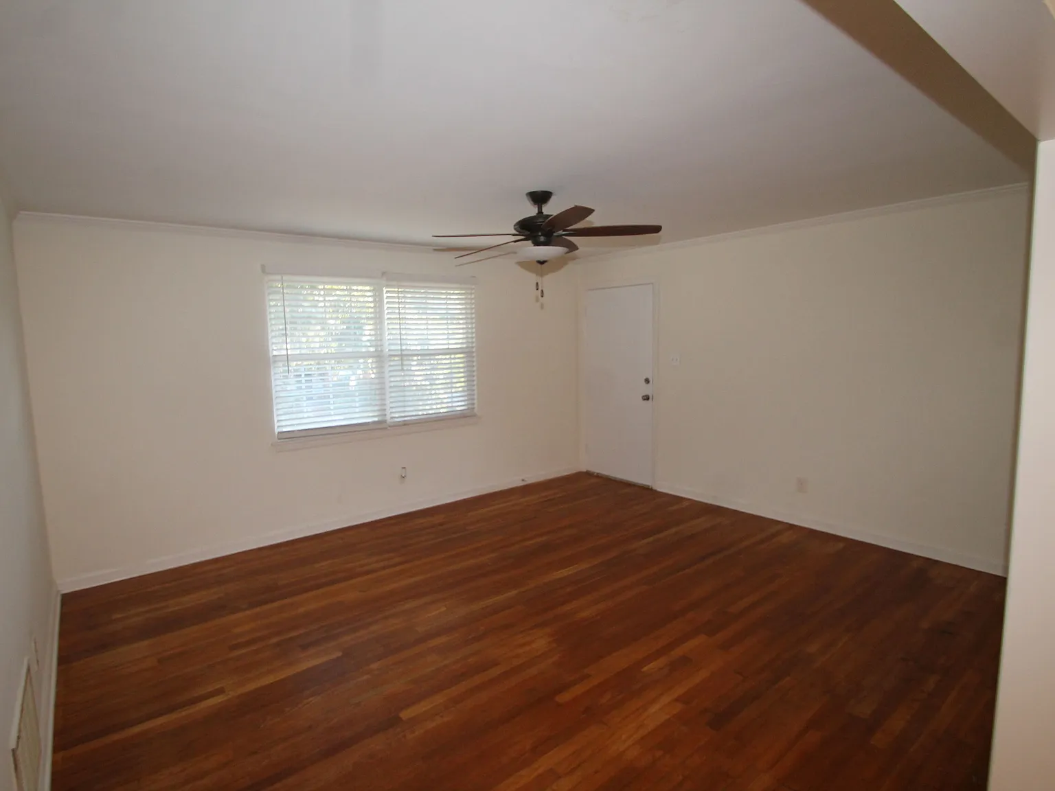 2 bed, 1100 sqft, $1,350 — Photo 4