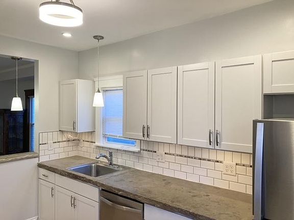 3rd image of 1256 Donald Ave
