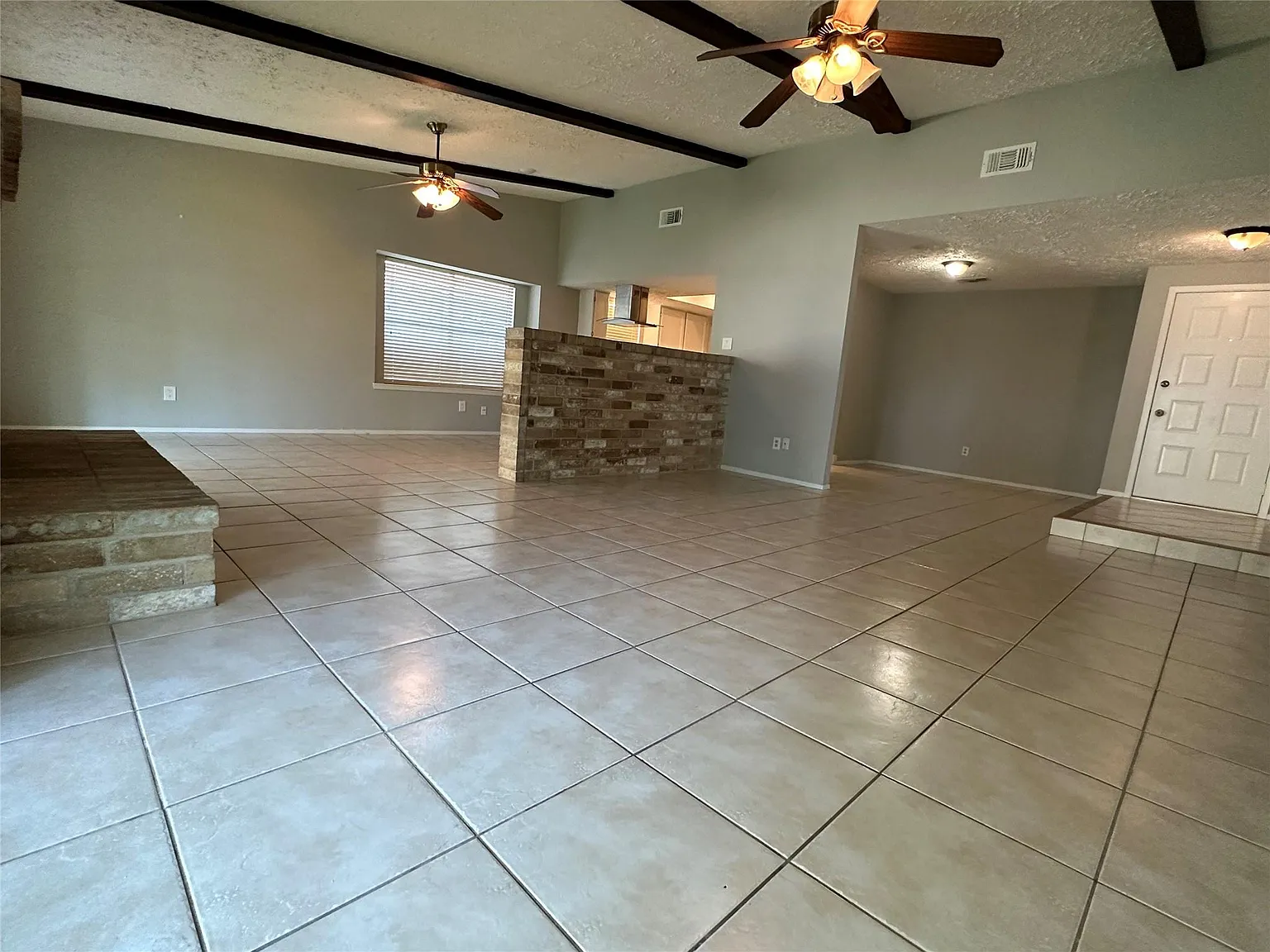3 bed, 2.0 bath, 1569 sqft, $1,750 — Photo 4