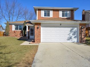 2 Lorraine Ave, Woodridge, IL