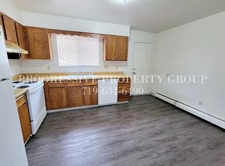 49 Chestnut Dr #B, Pueblo, CO 81005