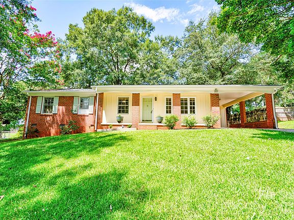 2nd image of 2924 Poplar Cir