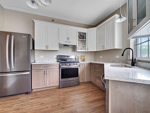 5th image of 3135 Town Square Dr Unit 304