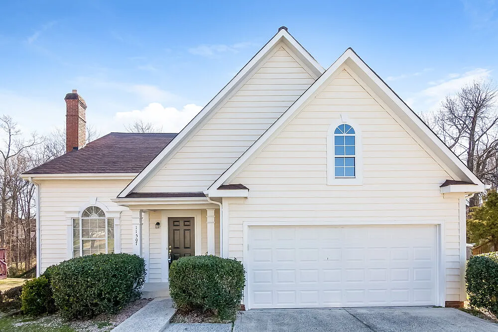 3 bed, 2.5 bath, 1932 sqft, $2,220 — Photo 1