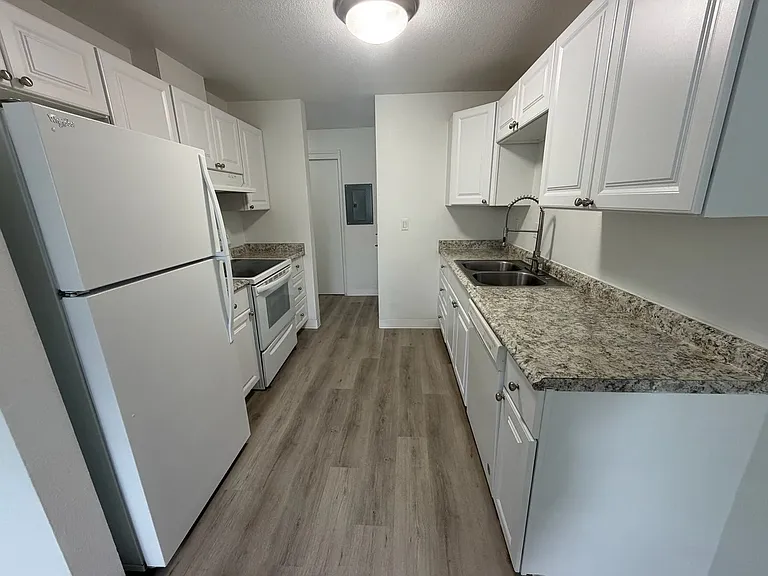 Erica Village — Photo 35