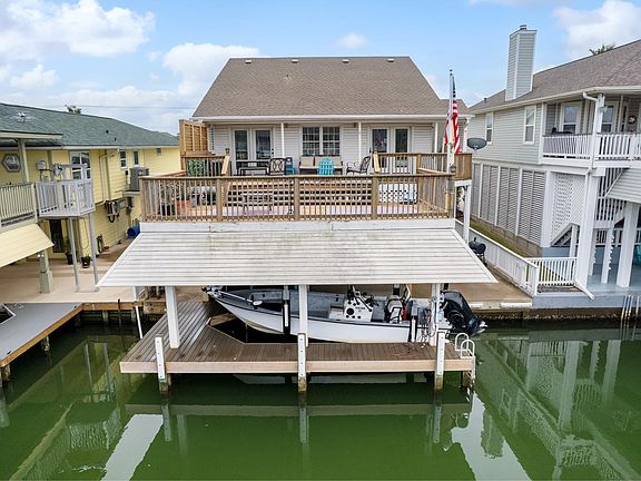 2nd image of 1114 Tiki Dr