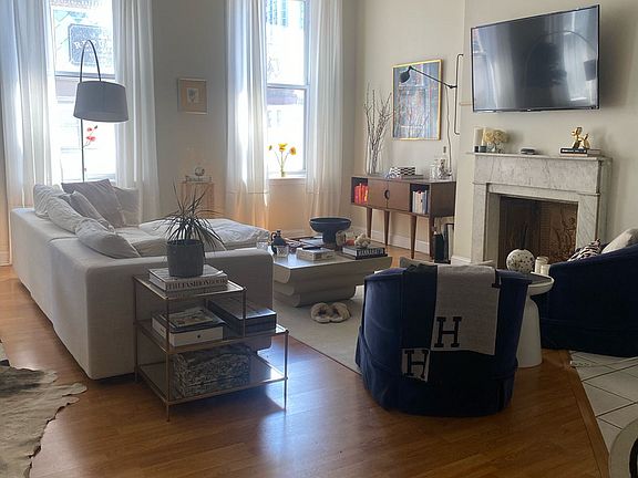 2nd image of 1935-37 Chestnut St #372F