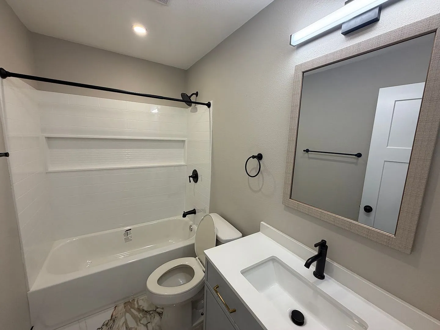 TAC T Carlyle Apartments — Photo 4