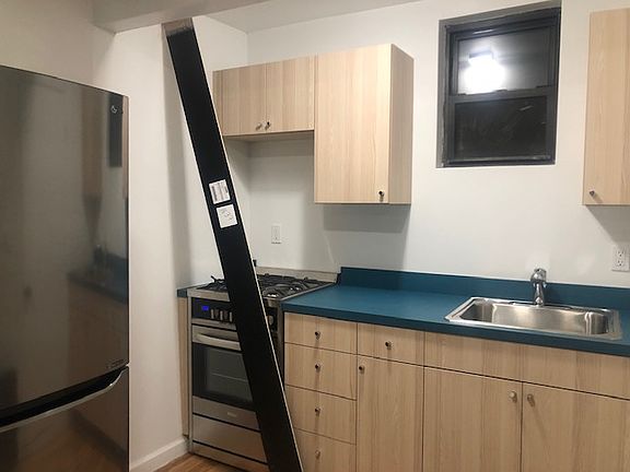 5th image of 317 E 9th St APT 14R