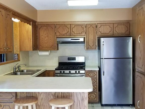 4th image of 2710 E Rum River Dr S