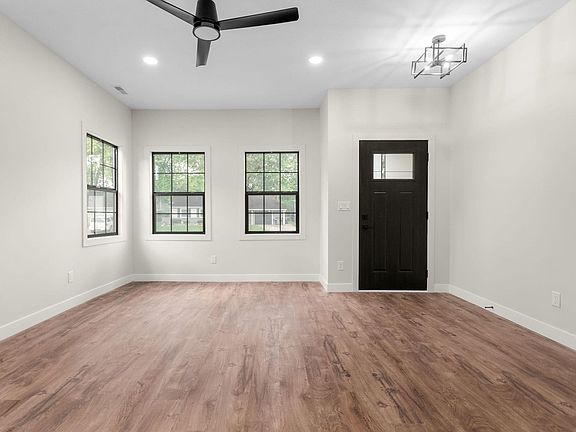 5th image of 4818 York Dr