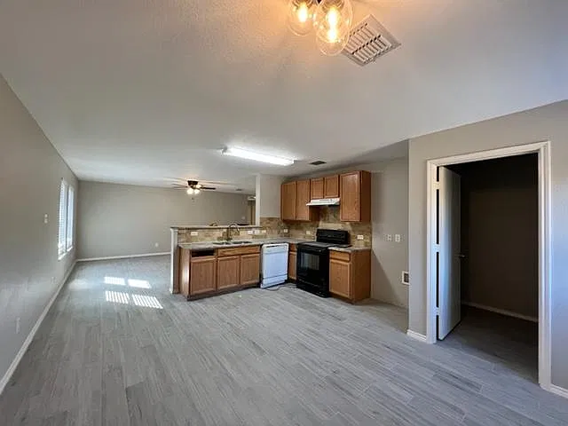 4 bed, 1748 sqft, $1,825 — Photo 4