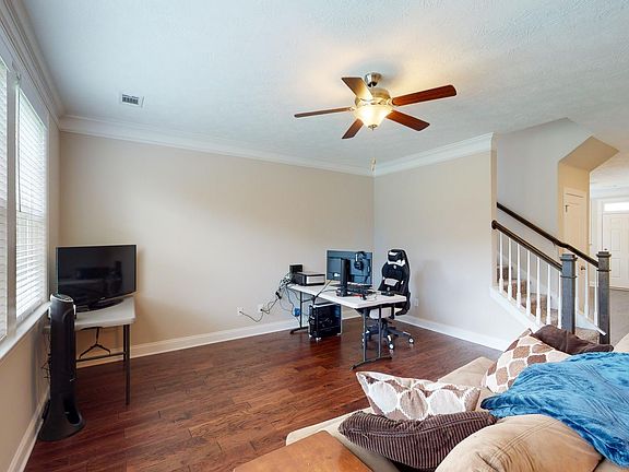 2nd image of 424 Longmeadow Dr