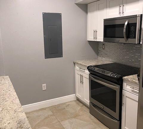4th image of 200 SW 117th Ter #10205