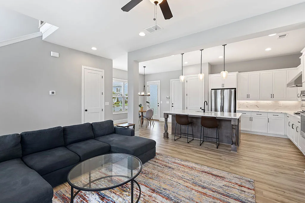 3 bed, 2.5 bath, 2118 sqft, $3,350 — Photo 4