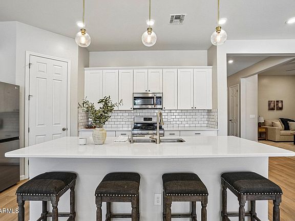 3rd image of 3074 E SUNRISE Place