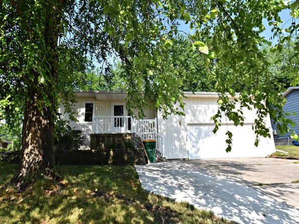711 9th Ave SE, Independence, IA 50644