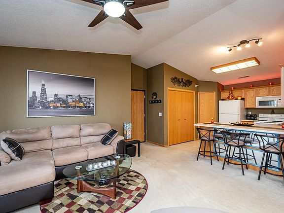 5th image of 515 Penn Ct