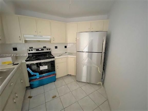 5th image of 9437 Fontainebleau Blvd APT 213