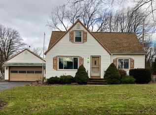 26 Sharon Dr, Rochester, NY 14626
