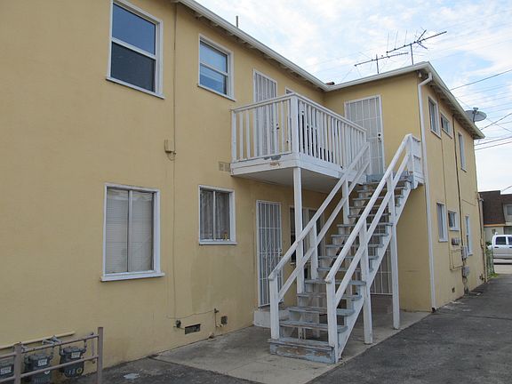 4th image of 14018 Burbank Blvd