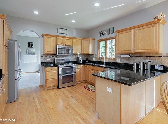 4th image of 2500 Fresno Ln