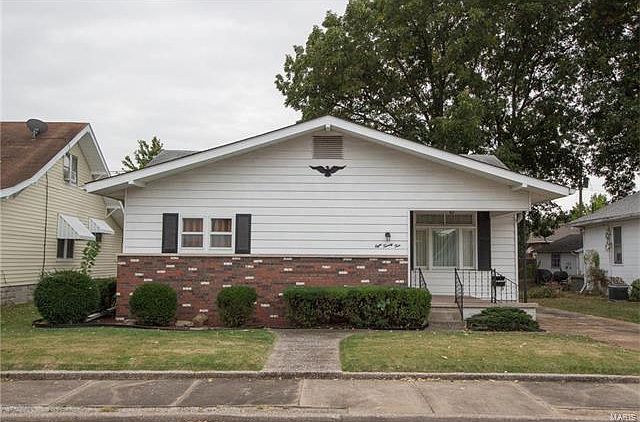 1st image of 824 E Penning Ave