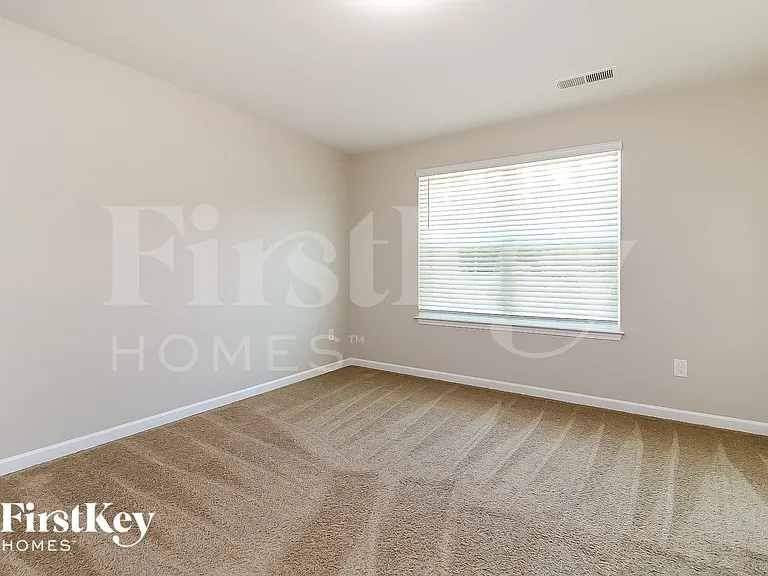 310 Sawyer Ln — Photo 12