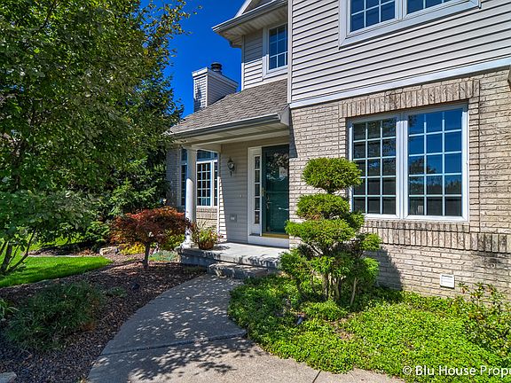 2nd image of 2929 Meadow Bluff Dr NW