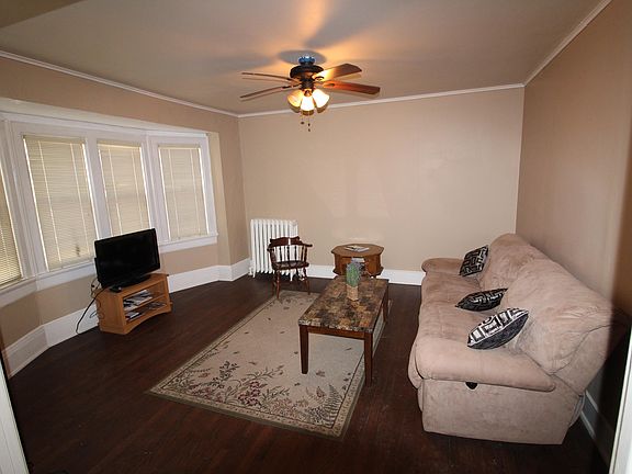 3rd image of 2527 E Linnwood Ave