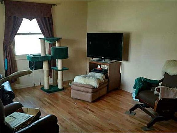 2nd image of 2832 Oakland Dr