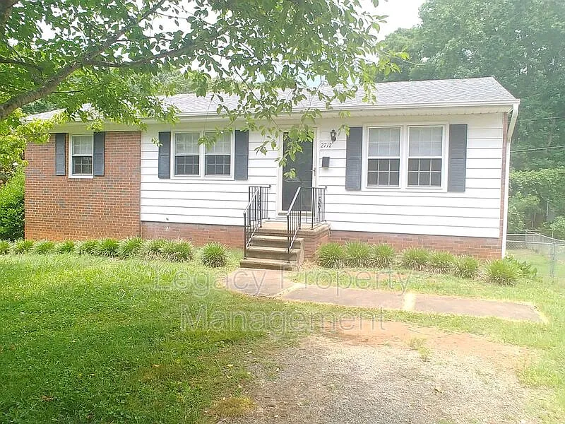 2712 Woodbury Dr