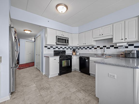 4th image of 8515 Woodward Ave Unit 303