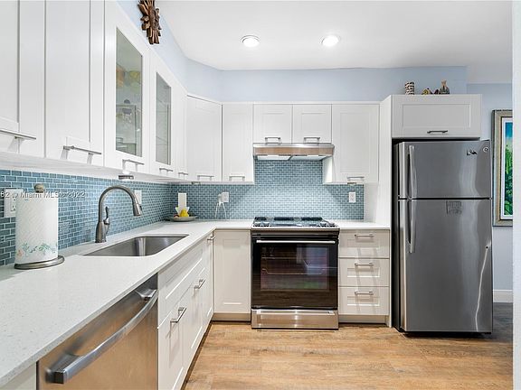 5th image of 680 Kensington Pl