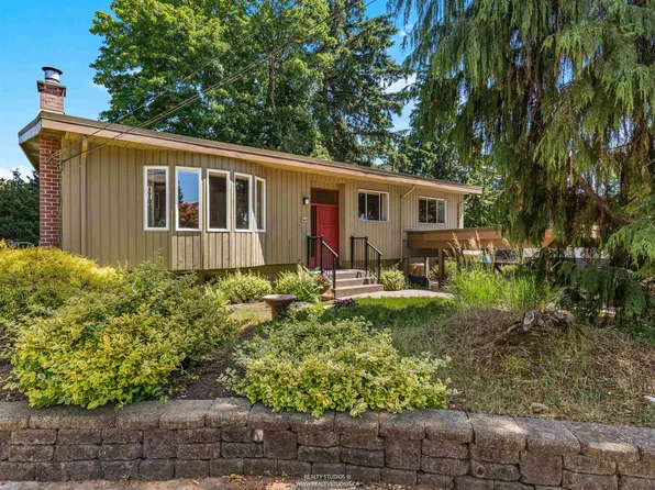 423 Winona St, Coquitlam, BC V3K 5A5