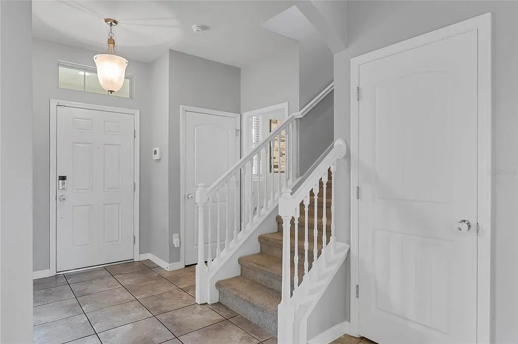 3 bed, 2.5 bath, 2170 sqft, $3,200 — Photo 2