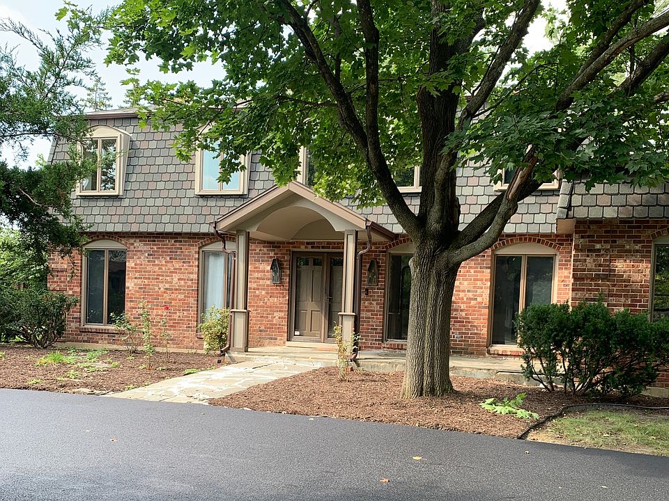 1st image of 1 Hampton Dr