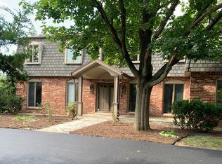 1 Hampton Dr, Oak Brook, IL 60523