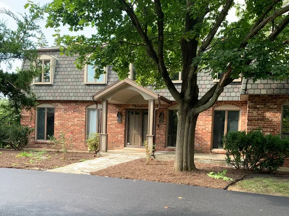 1 Hampton Dr, Oak Brook, IL 60523