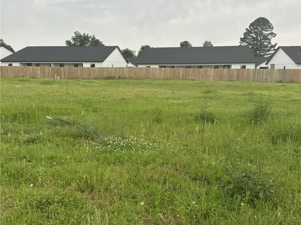 1916 Yellowstone Dr, Barling, AR 72923