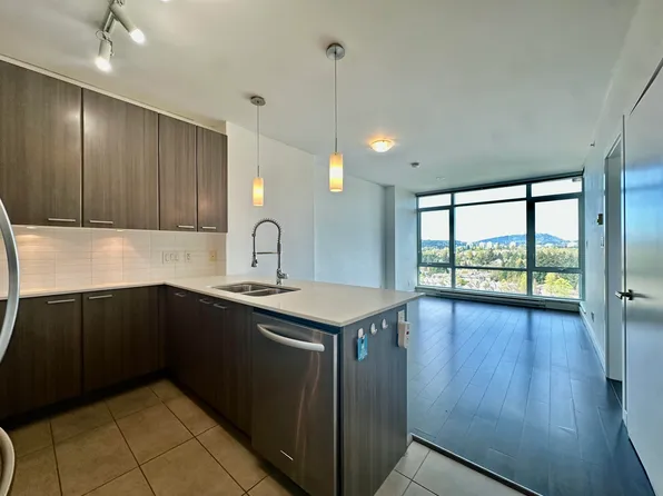 2955 Atlantic Ave #1708, Coquitlam, BC V3B 0H9