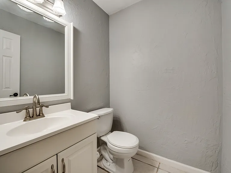 2205 Park Hill Dr — Photo 8