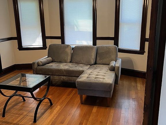 5th image of 871 Canterbury St #1