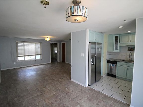 5th image of 4409 W MINNEHAHA STREET