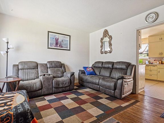 2nd image of 1166 Sunset Avenue