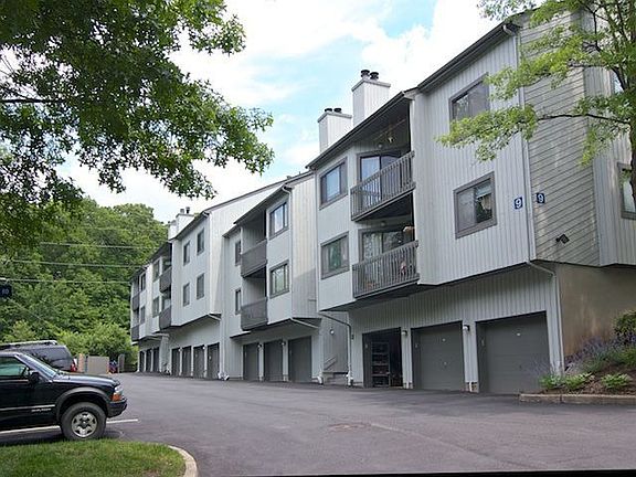 2nd image of 266 Oakland Ct
