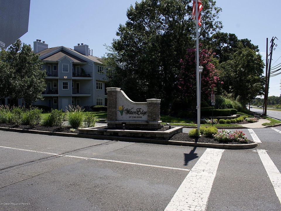 1st image of 1615 Waters Edge Dr #15B